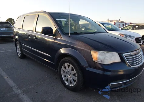 2013 Chrysler Town & Country Touring z USA, uszkodzony, nr VIN 2C4RC1BG2DR512286